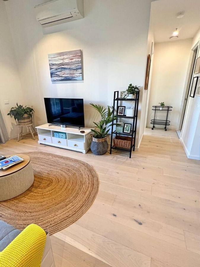 Industrial Yet Modern, 1Bd 1Bth Apt - Woden Phillip Exterior photo